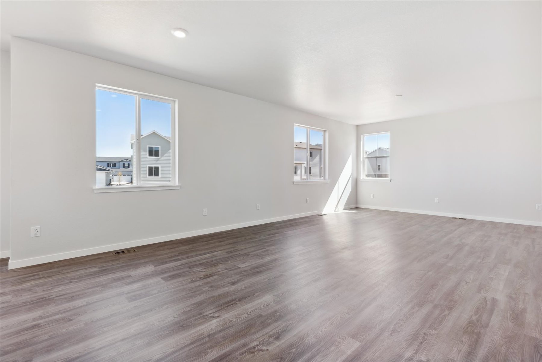 A room with windows.