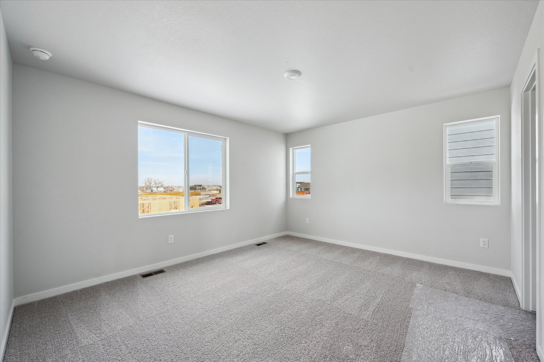 A room with a window and a carpet.
