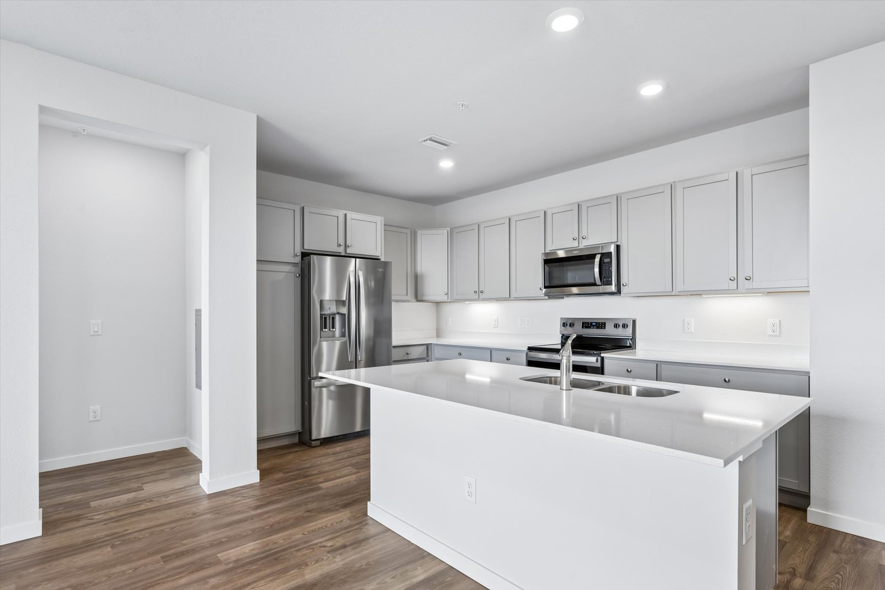 A kitchen with white cabinets.
