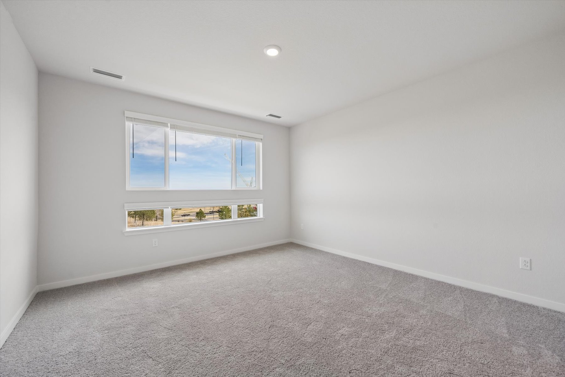 A room with a window and a carpet.