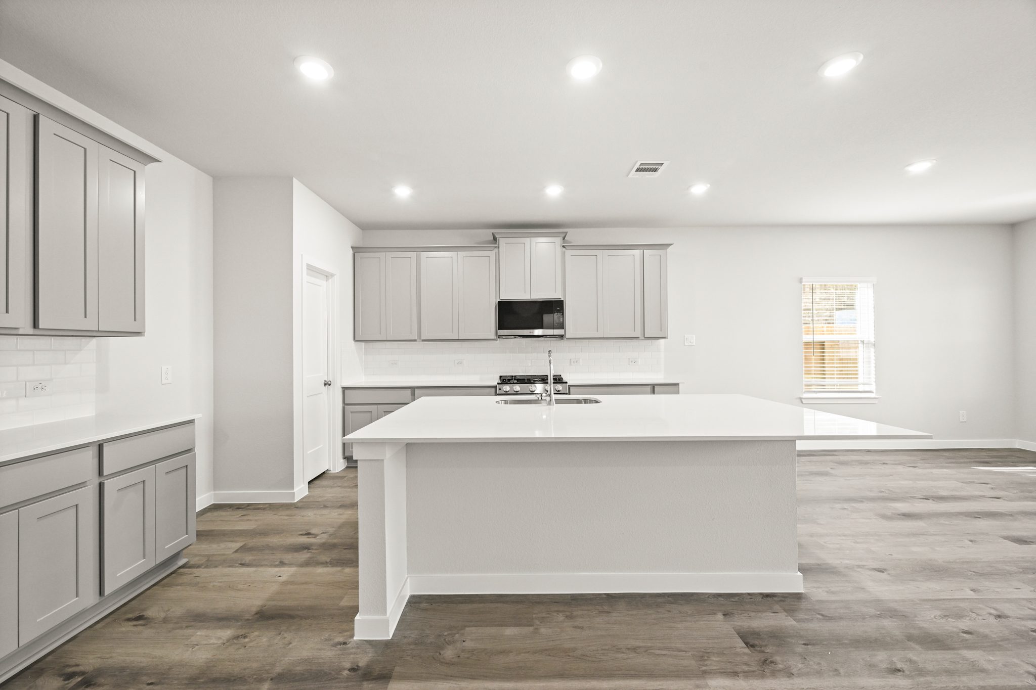 A kitchen with white cabinets.