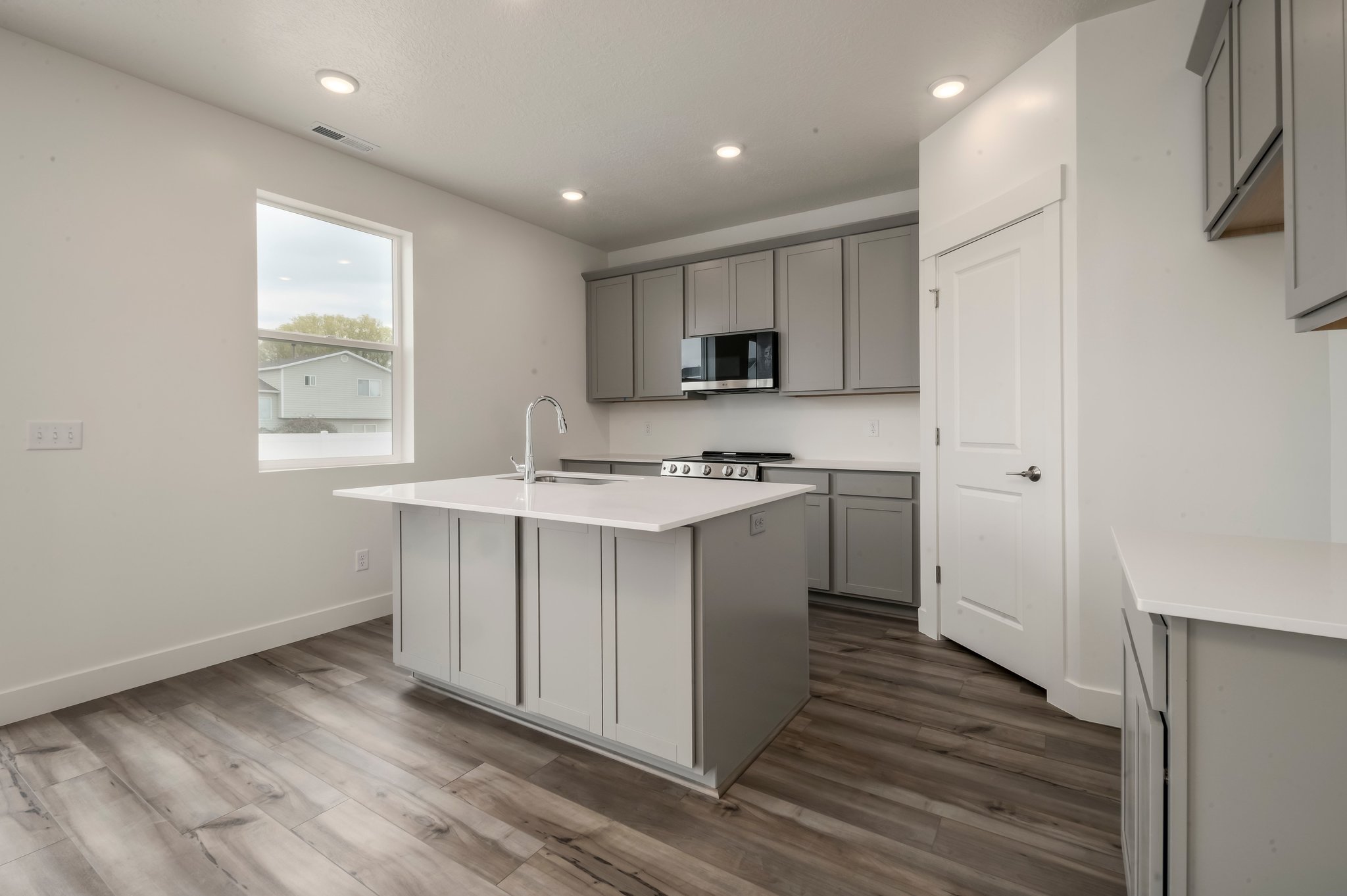 A kitchen with white cabinets.