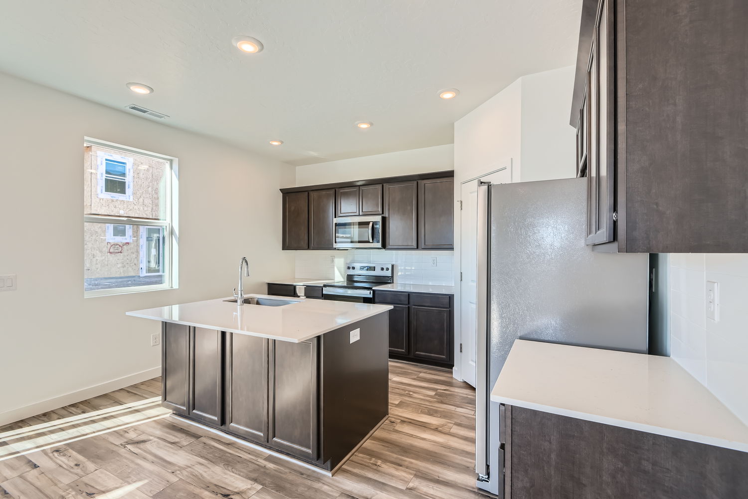 A kitchen with black cabinets.
