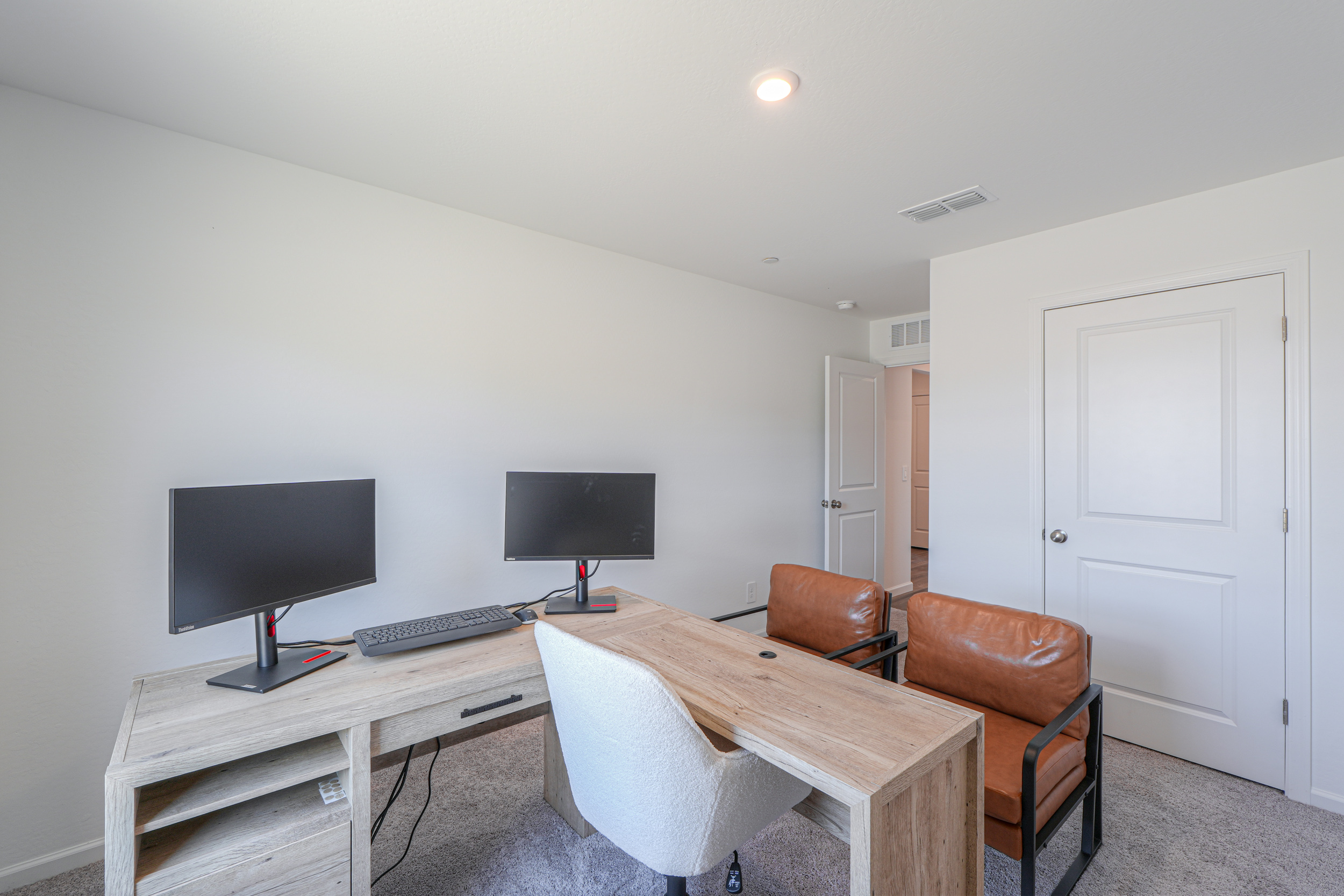 A room with a desk and a computer.